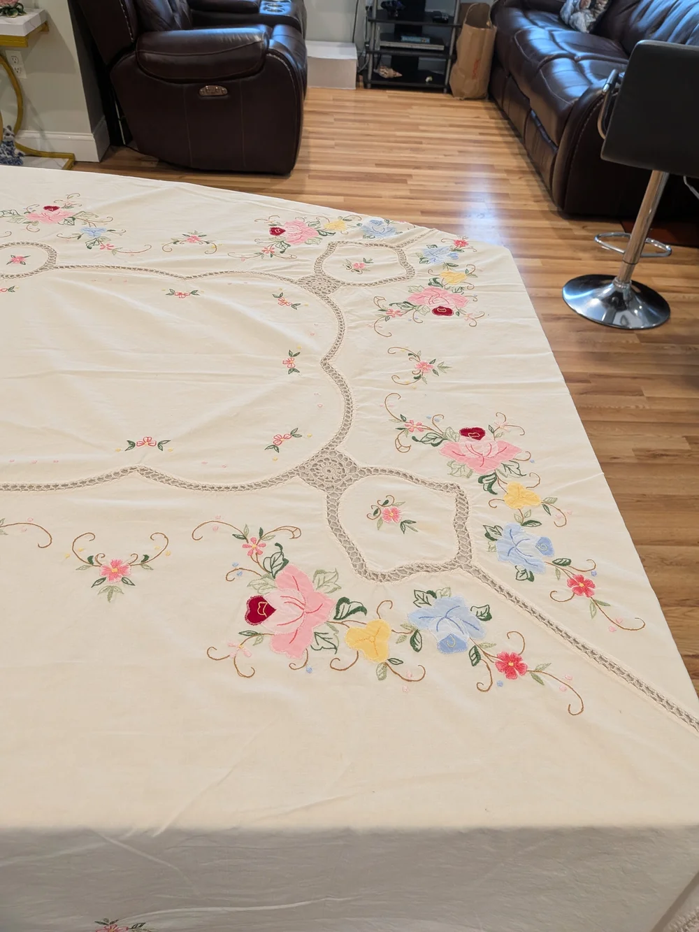 Vintage 1939-40s Handmade Embroidered Linen Fabric (Cotton?)Crocheted Lace